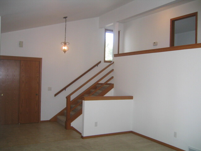 Building Photo - 3054 Maple Grove Dr