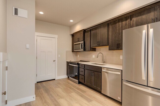 Foto del edificio - 2506 NE Sweetwater Rd