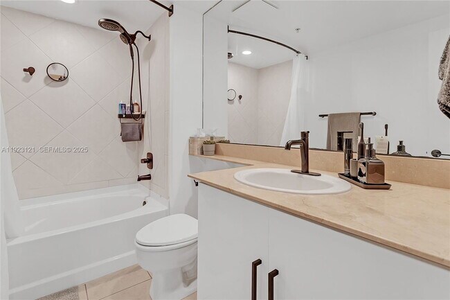 Foto del edificio - 335 S Biscayne Blvd