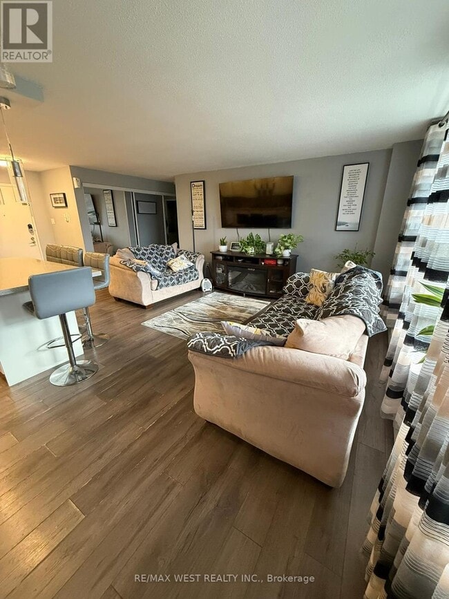 Photo du bâtiment - 3120 Kirwin Ave