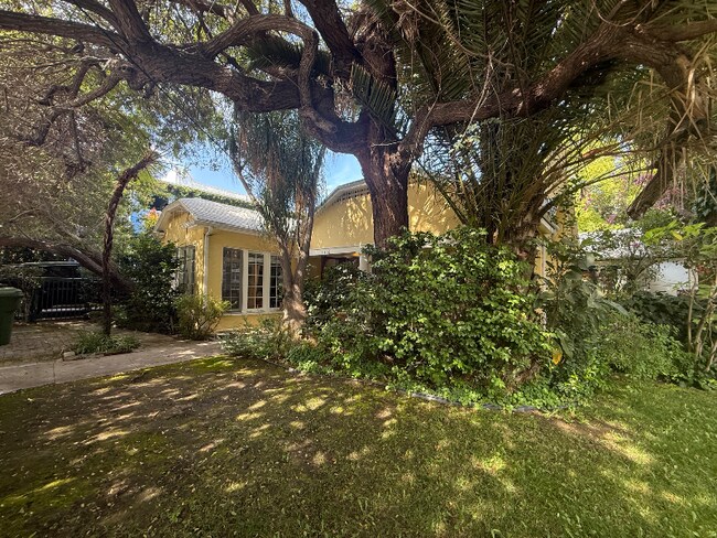 Foto del edificio - 2306 Beachwood Dr