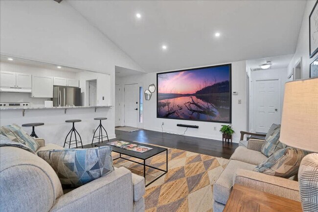 Foto del edificio - 240 Barton Hills Ct