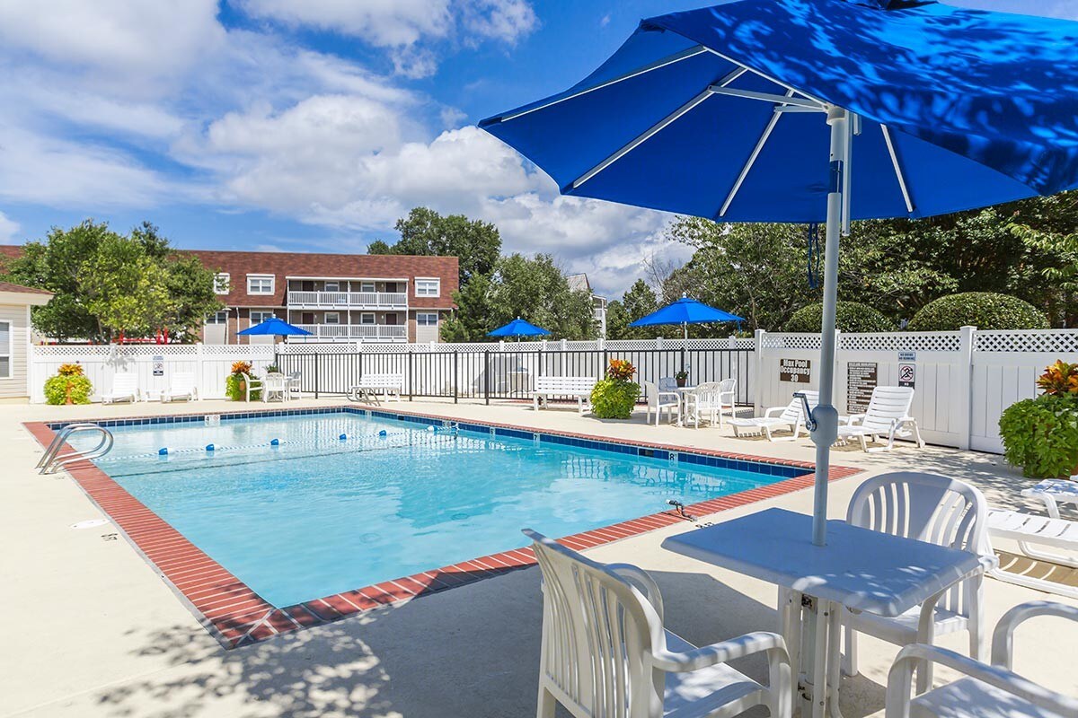 Bienvenido al hermoso complejo Harvey Hall Apartments. - Chartwell