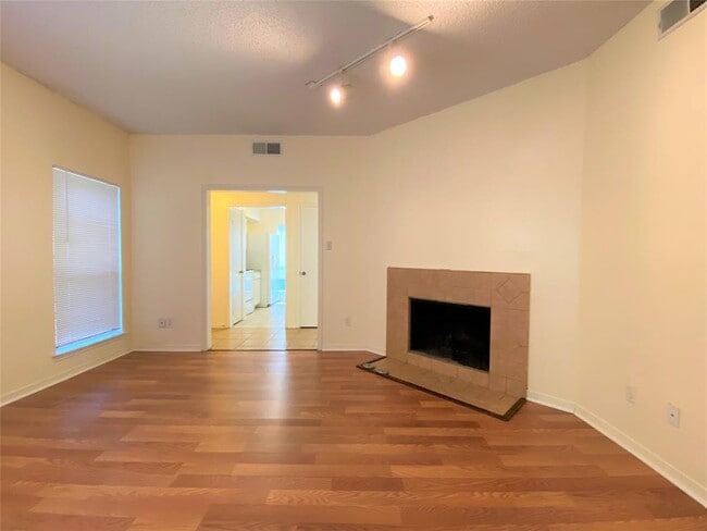 Building Photo - 3741 Thistlemont Dr