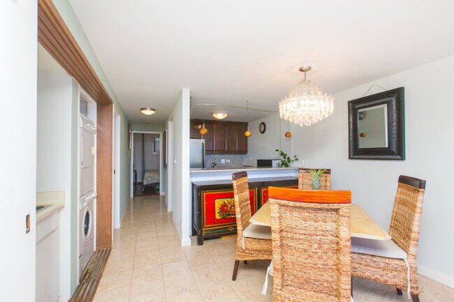 Foto del edificio - Fully Furnished Beach Front Condo on North Shore!