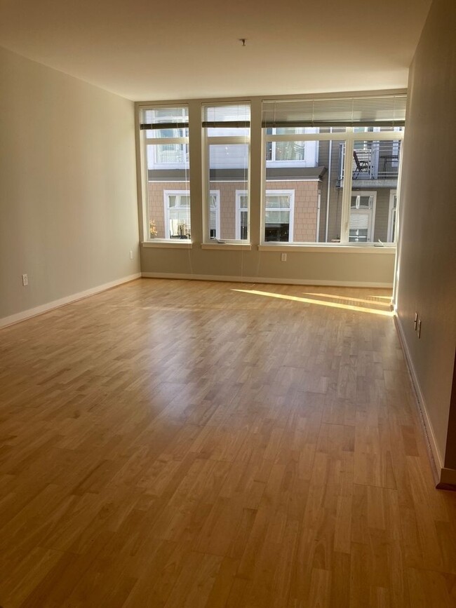 Building Photo - Harbor Square Condominium
