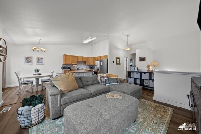Townhouse — Beautiful 3-Bed / 2-Bath, 2-St... - Townhouse — Beautiful 3-Bed / 2-Bath, 2-St...