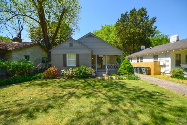 Charming 1 bed, 1 bath duplex. - Charming 1 bed, 1 bath duplex. House