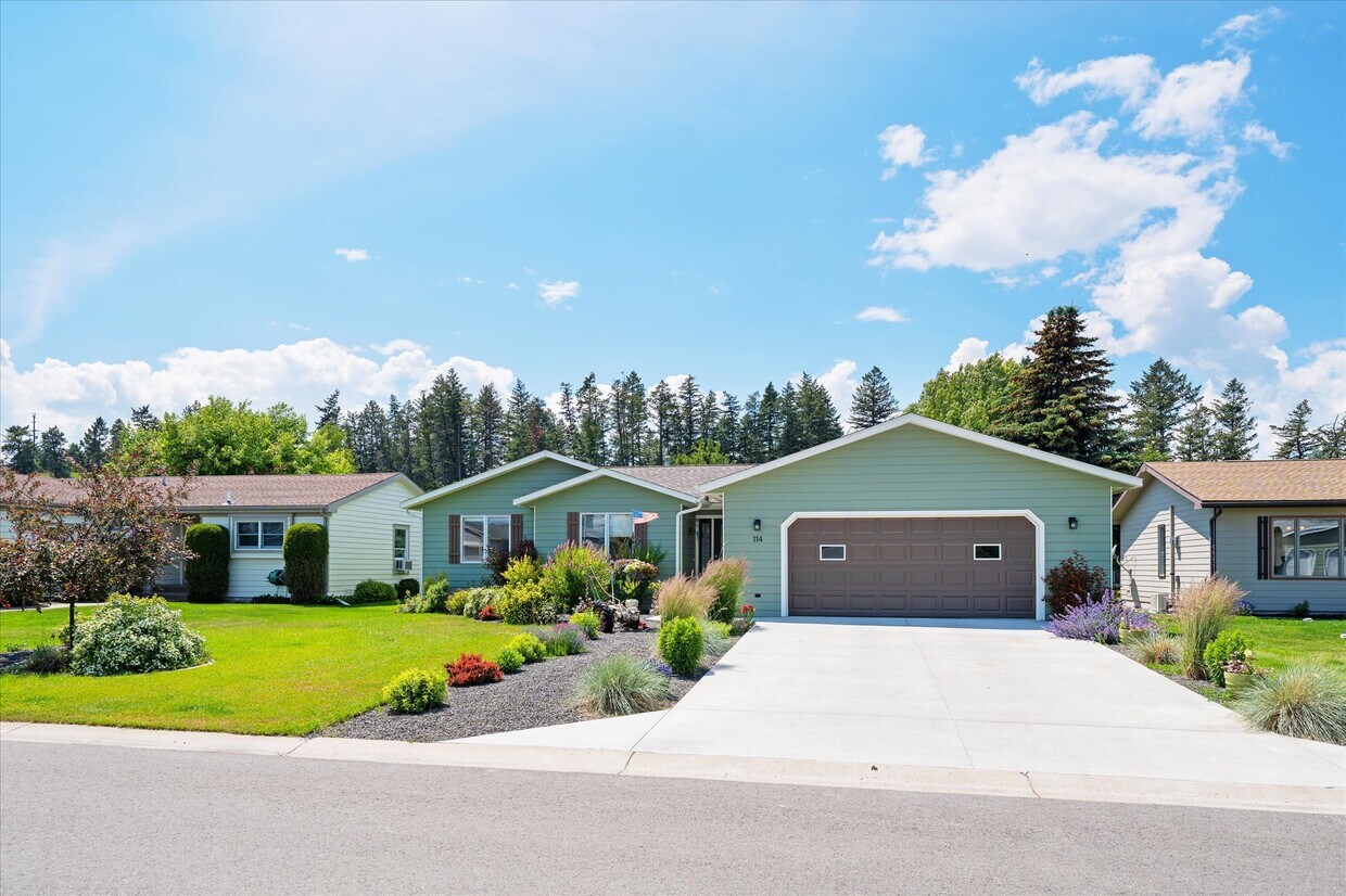 Primary Photo - 114 Trevino Dr