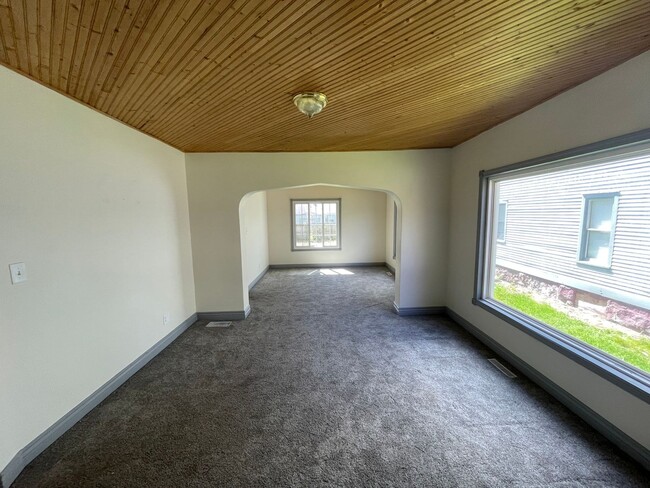 Building Photo - 1114 Hays Park Ave