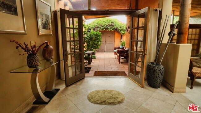 Foto del edificio - 5803 Wooster Ave