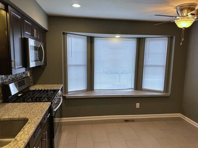 Kitchen - 50 Blue Jay Dr