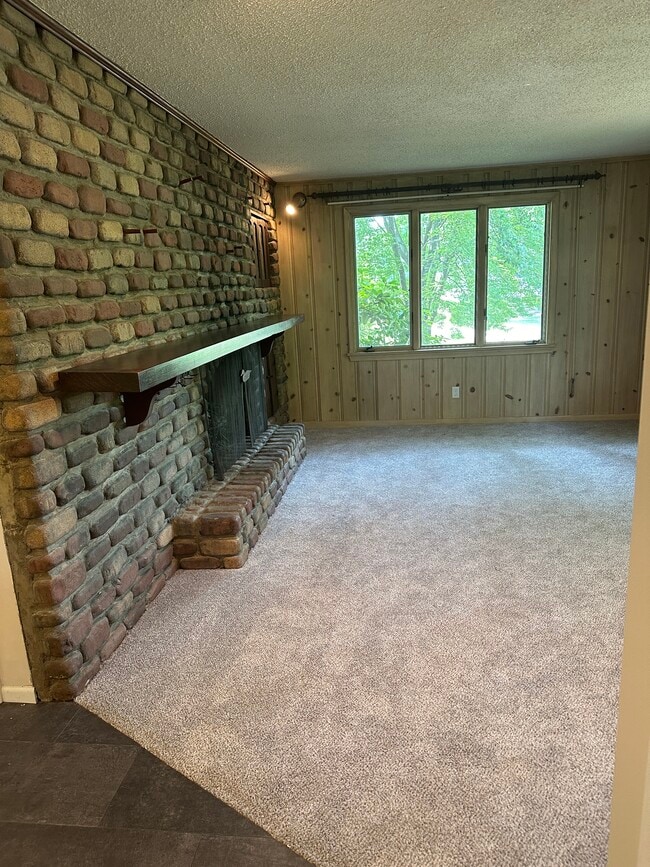 Foto del edificio - 5805 Woodhill Dr NW