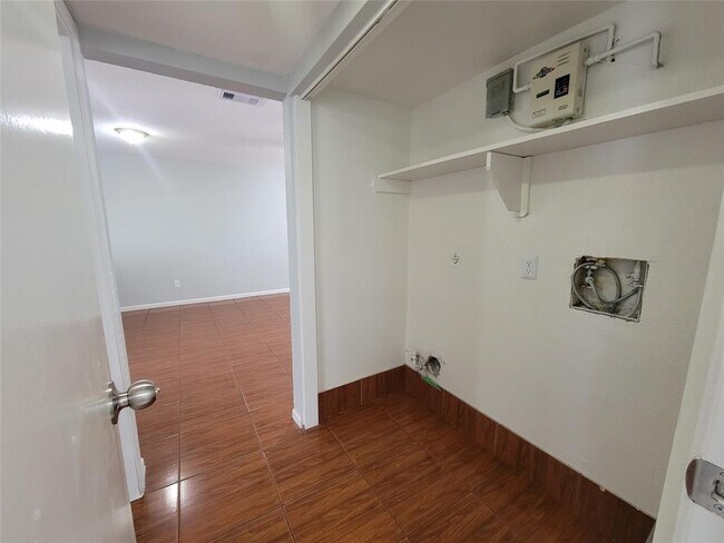 Building Photo - 4029 Briar Hollow Dr