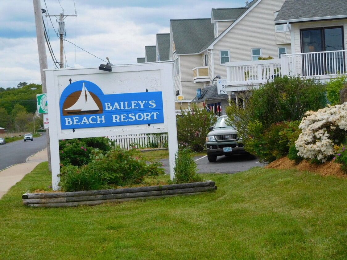 Primary Photo - Baileys Resort Hampton NH Studio Apartment...