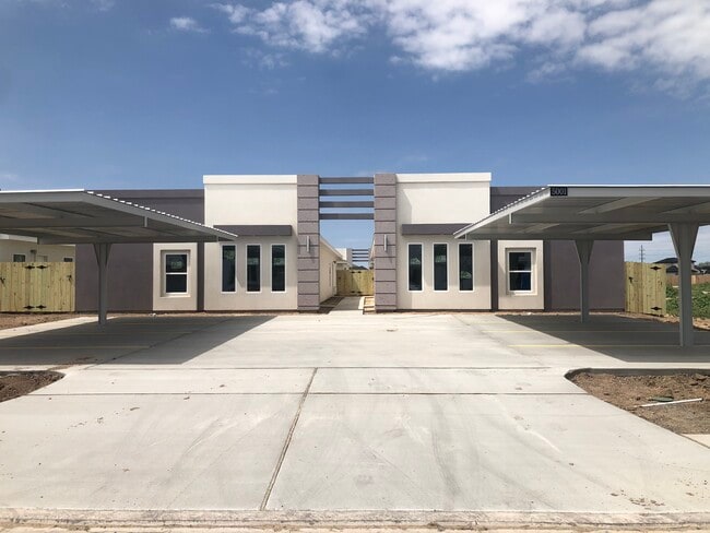 Building Photo - 5001 N Dahlia St