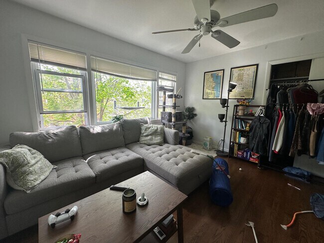 Building Photo - 4022 N Avers Ave