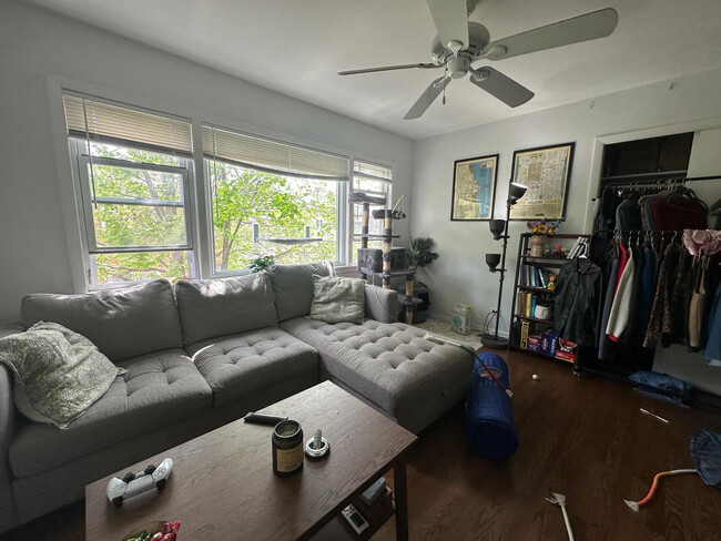 Foto del edificio - 4022 N Avers Ave