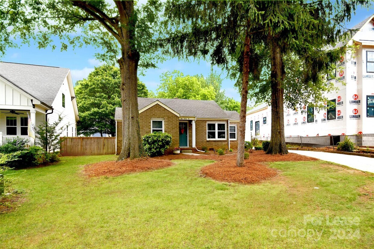 Primary Photo - 122 N Smallwood Pl
