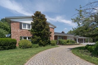Building Photo - 610 Valley Brook Dr