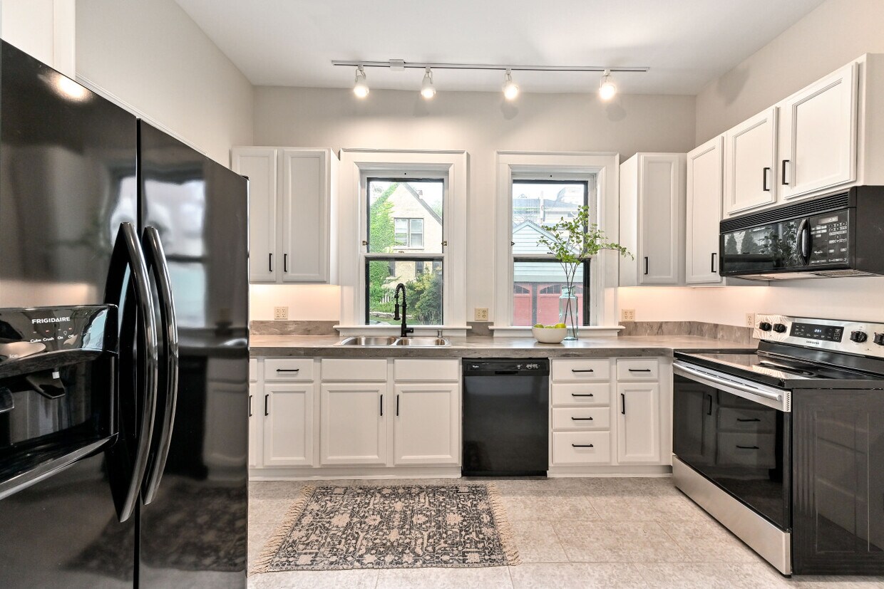 Primary Photo - 1122 N Cass St