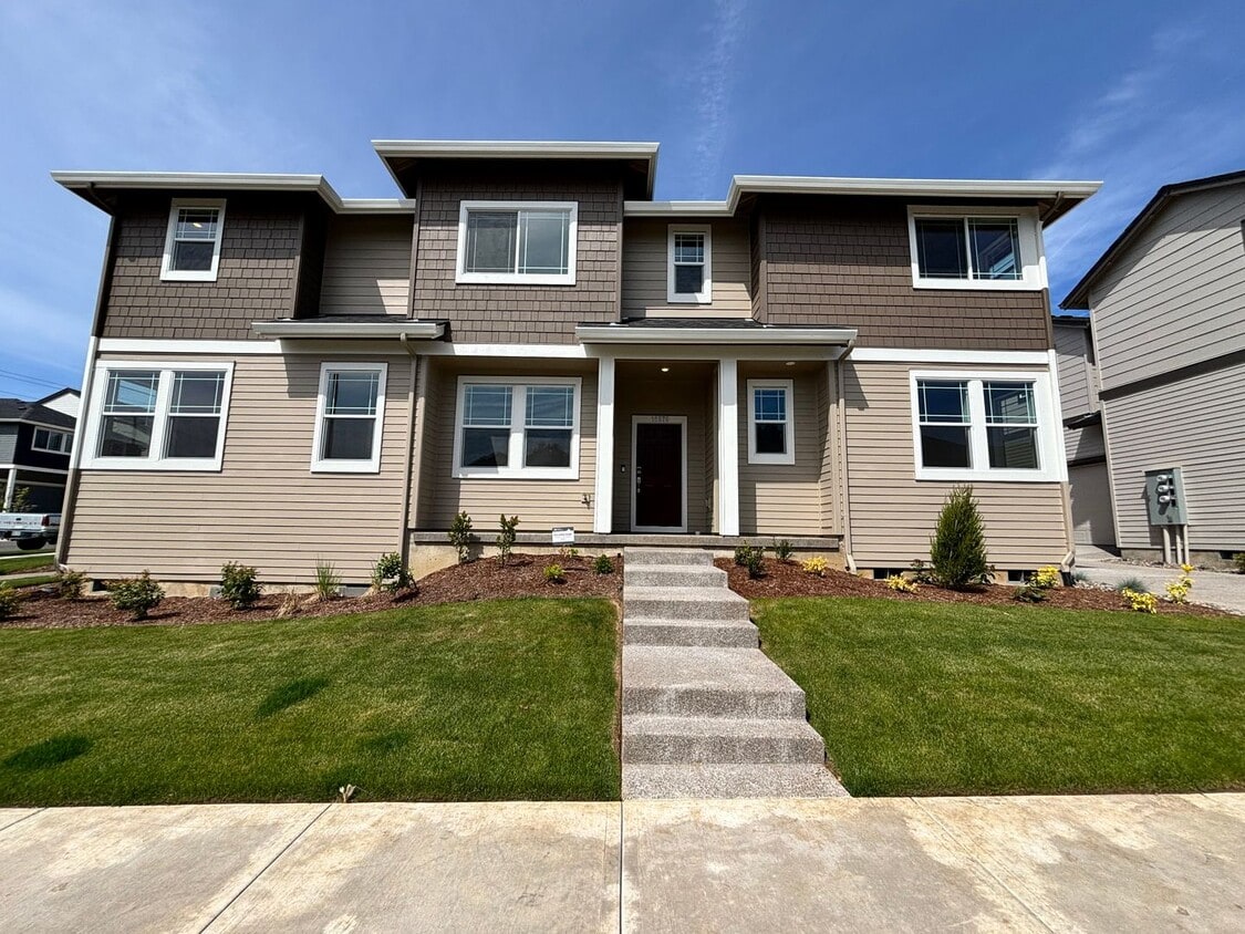 Foto principal - Brand New 5 Bedroom Home in Bull Mountain ...