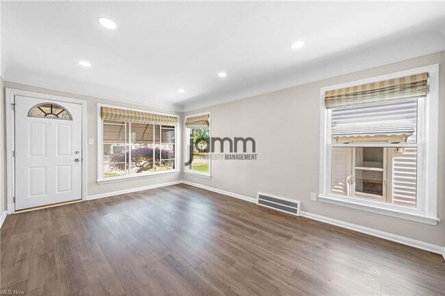Building Photo - 1653 Woodhurst Ave