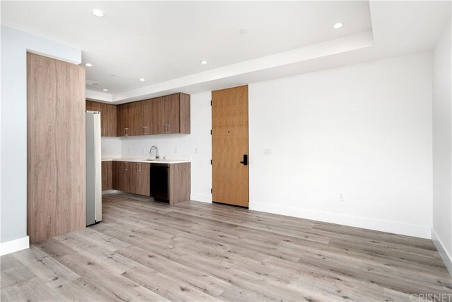 Foto del edificio - 5923 Laurel Canyon Blvd