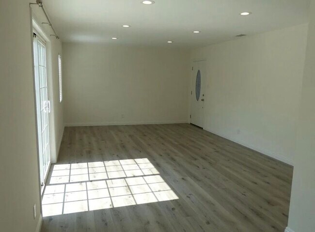Foto del edificio - 12804 Concord Ave