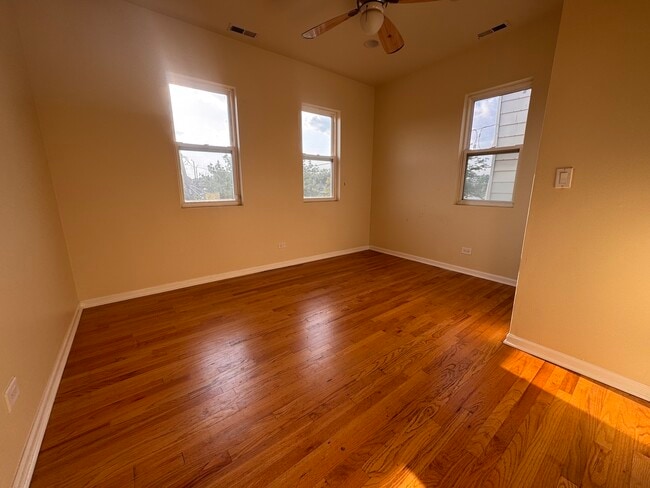 Foto del edificio - 6204 S Claremont Ave