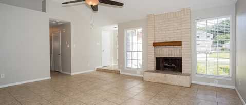 Foto del edificio - 19523 Lake Hollow Ln