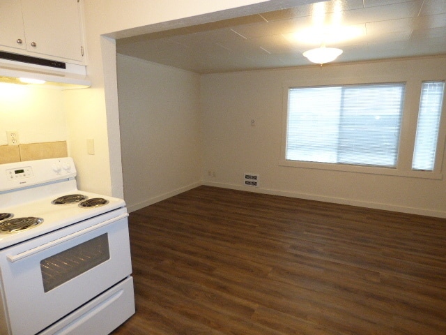 Building Photo - 820 1/2 S. C Street ( upstairs unit )