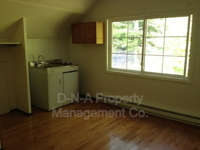Building Photo - 108 3rd St