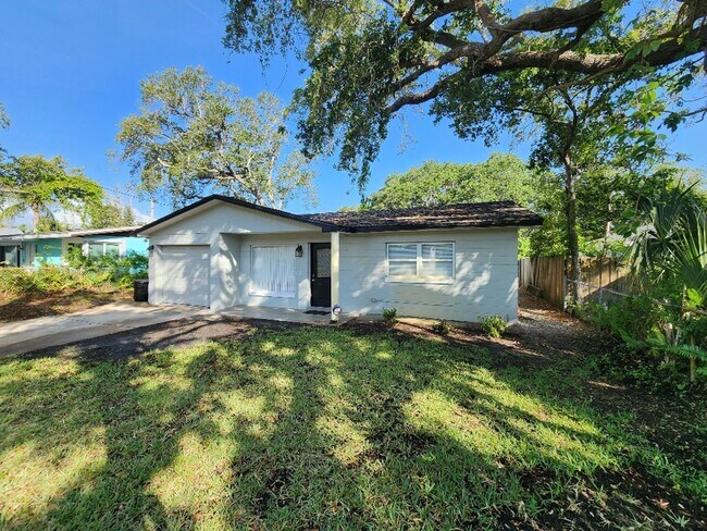 Foto del edificio - Charming 2 Bed 2 Bath Beachside Home