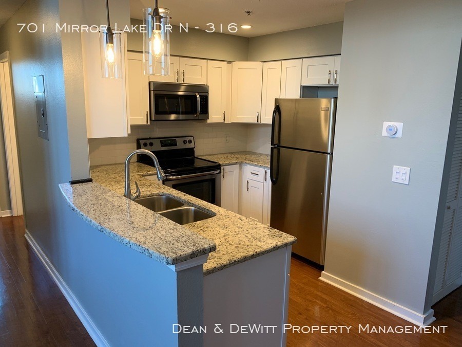 Primary Photo - Historic Mirror Lake 2/2 Downtown Condo w/...