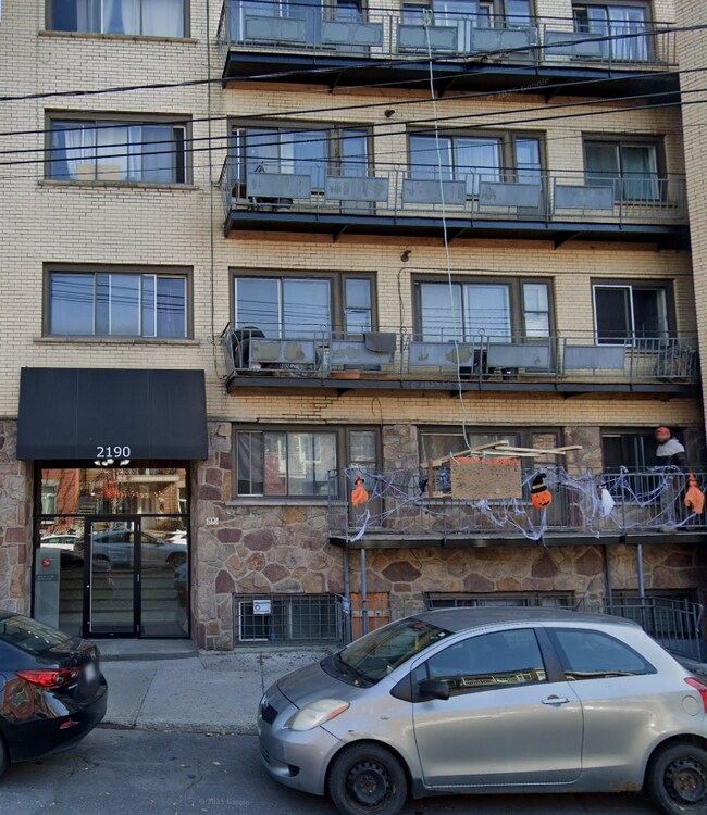 Photo du bâtiment - 2190 Rue Des Carrières