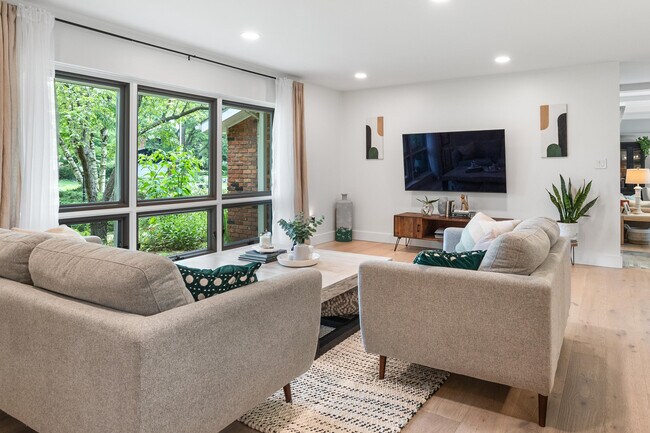 Building Photo - 4552 Wagon Wheel Dr