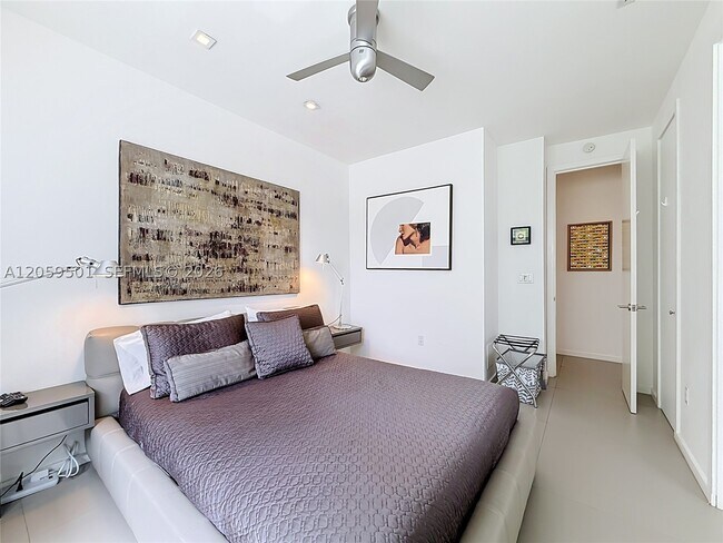 Building Photo - 1460 Ocean 404
