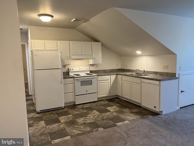 Foto del edificio - 736 Commercial Ln