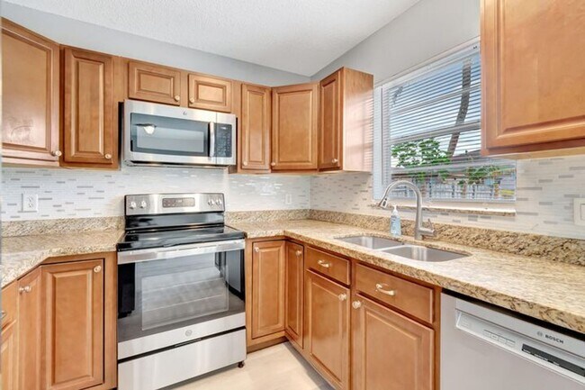 Foto del edificio - 1016 W Lakewood Rd