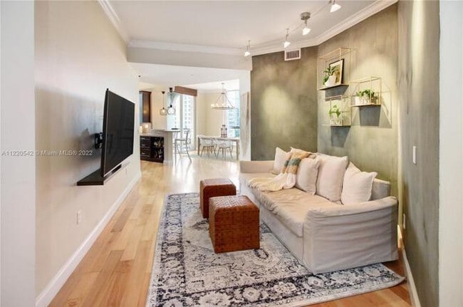 Building Photo - 520 SE 5 Ave