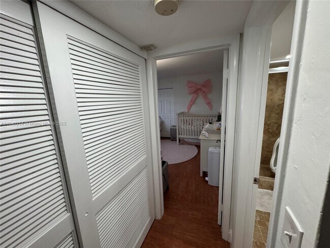 Foto del edificio - 7711 SW 56th St