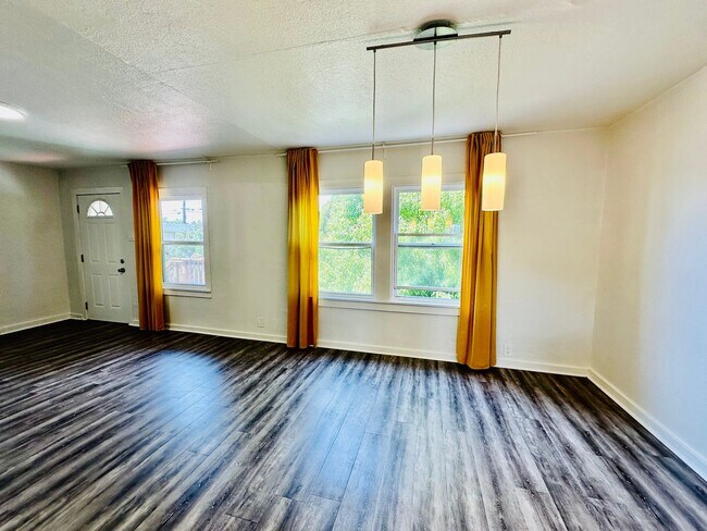 Building Photo - Ashby Duplex