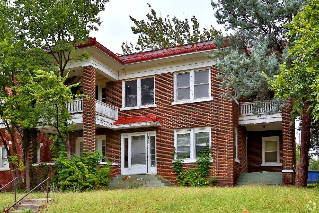 Primary Photo - 2800 N Robinson Ave