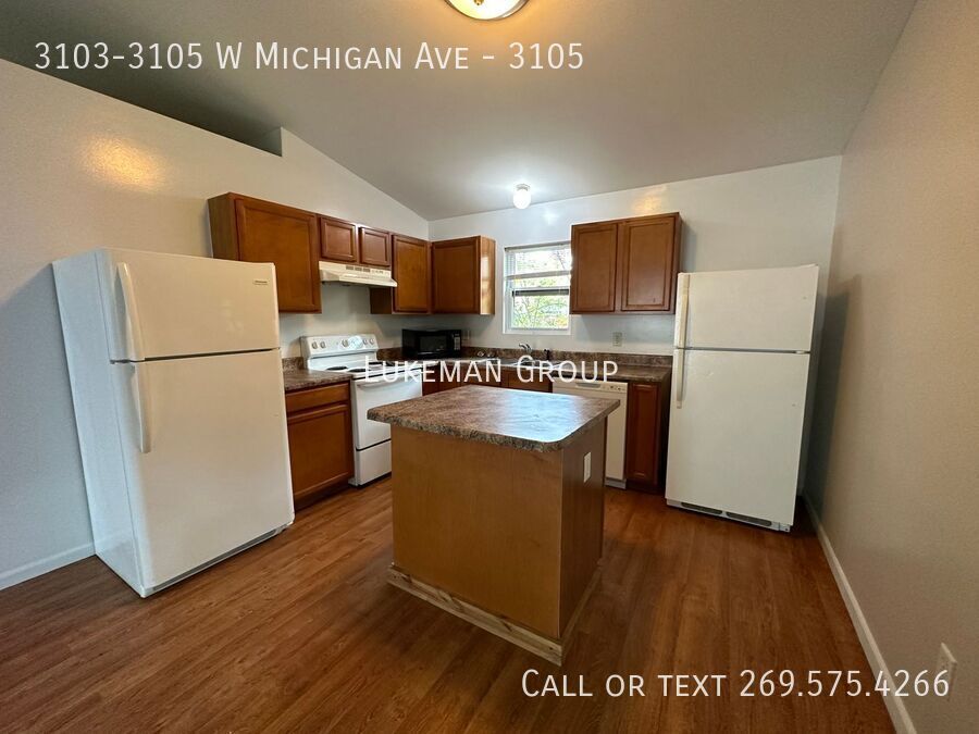 Primary Photo - 3103-3105 W Michigan Ave-3105