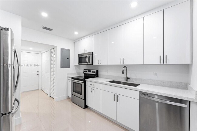 Building Photo - 3619 S Le Jeune Rd