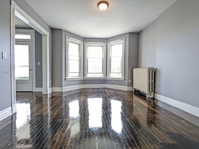 Building Photo - Fully Renovated Student Rental