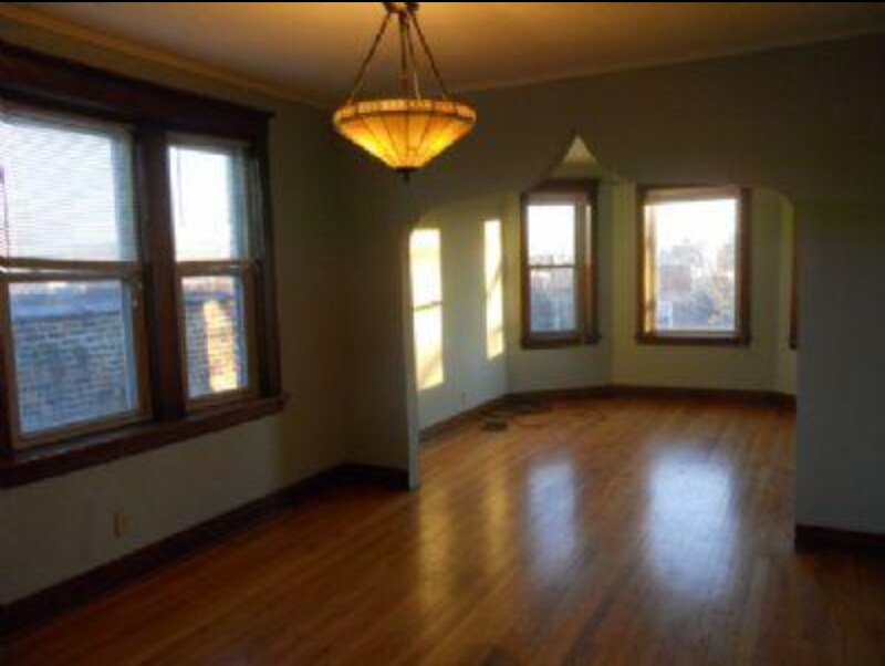 Lots of natural light in the living room. - 2224 W Cortez St