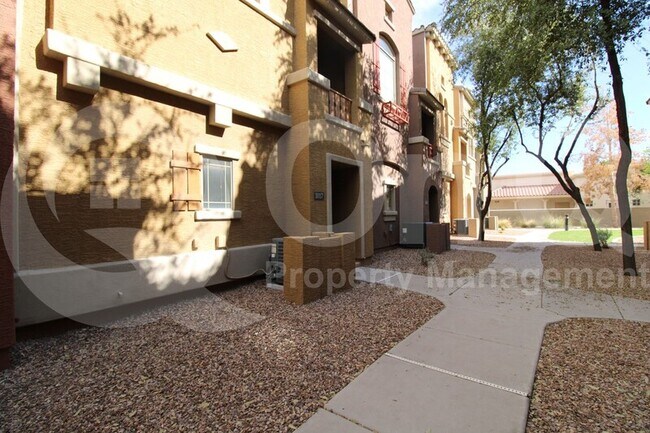 Foto del edificio - 240 W Juniper Ave