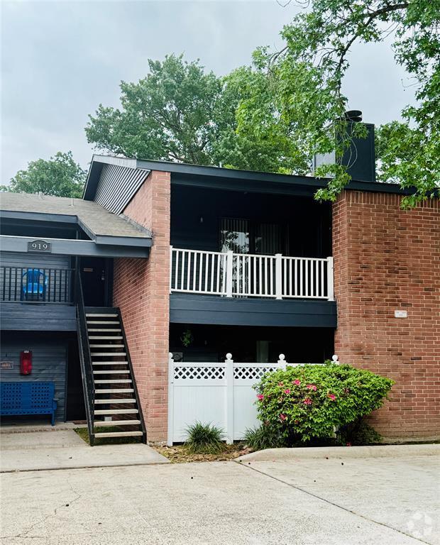 Building Photo - 919 Carrell St